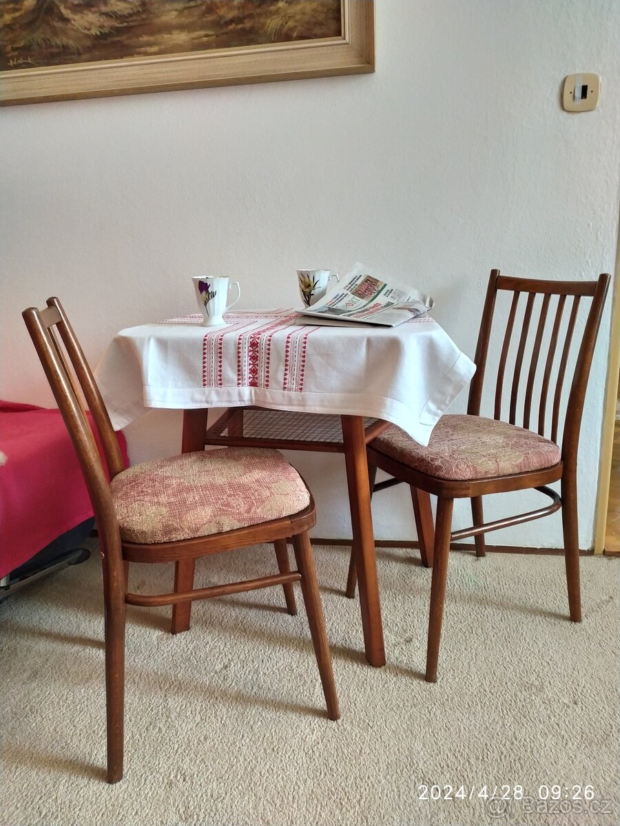 Nabízím sestavu, stolek, židle, světlo a stojánek, již retro - 3