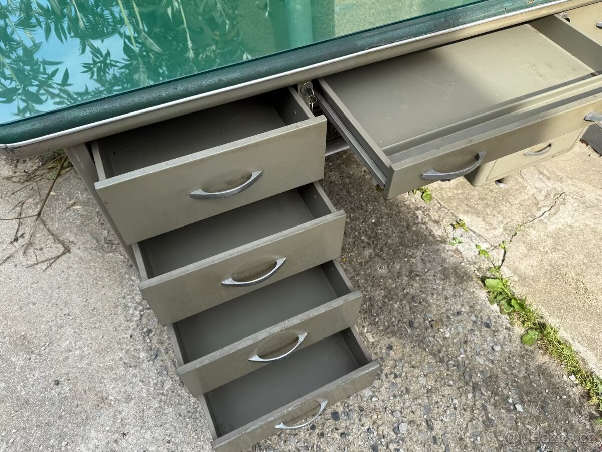 Industriální lékařský kovový stůl - 3