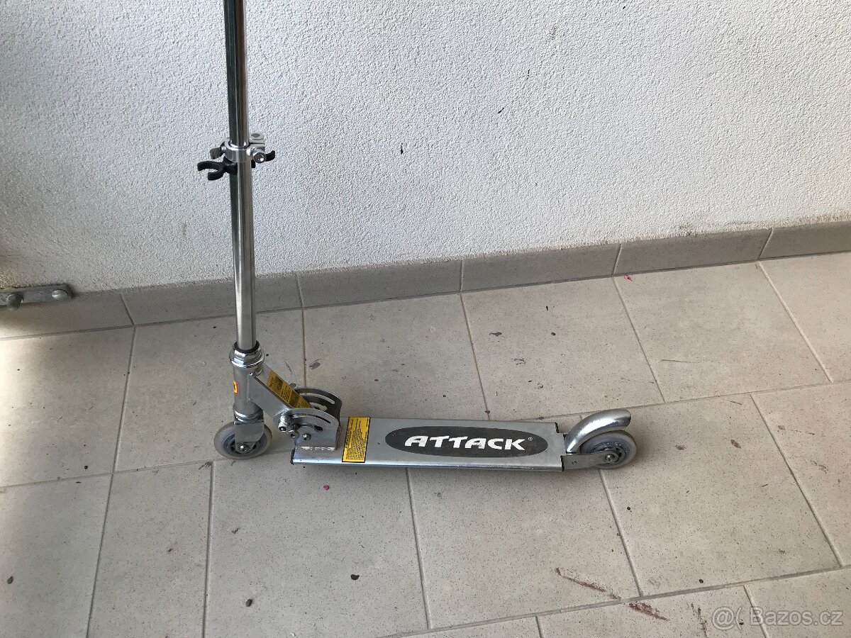 Skladací koloběžka Attack - 3
