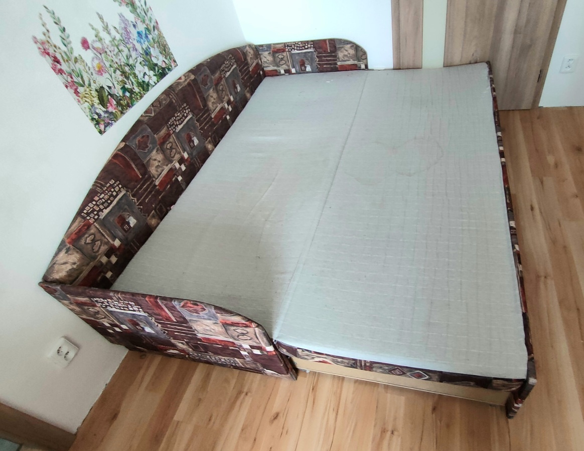 Rozkládací pohovka s úložným prostorem - 3