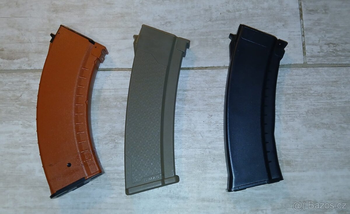 Přebytek airsoft věcí zásobníky, nabíječky - 3