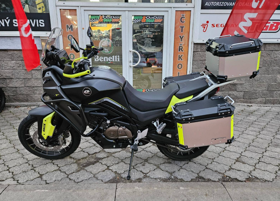 QJ Motor SVT 650 X, KUFRY ZA 5.000 Kč