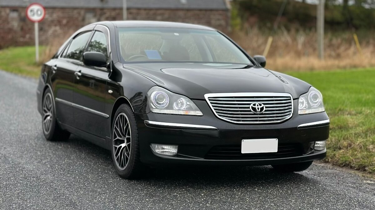 Toyota Crown Majesta V8 - 3