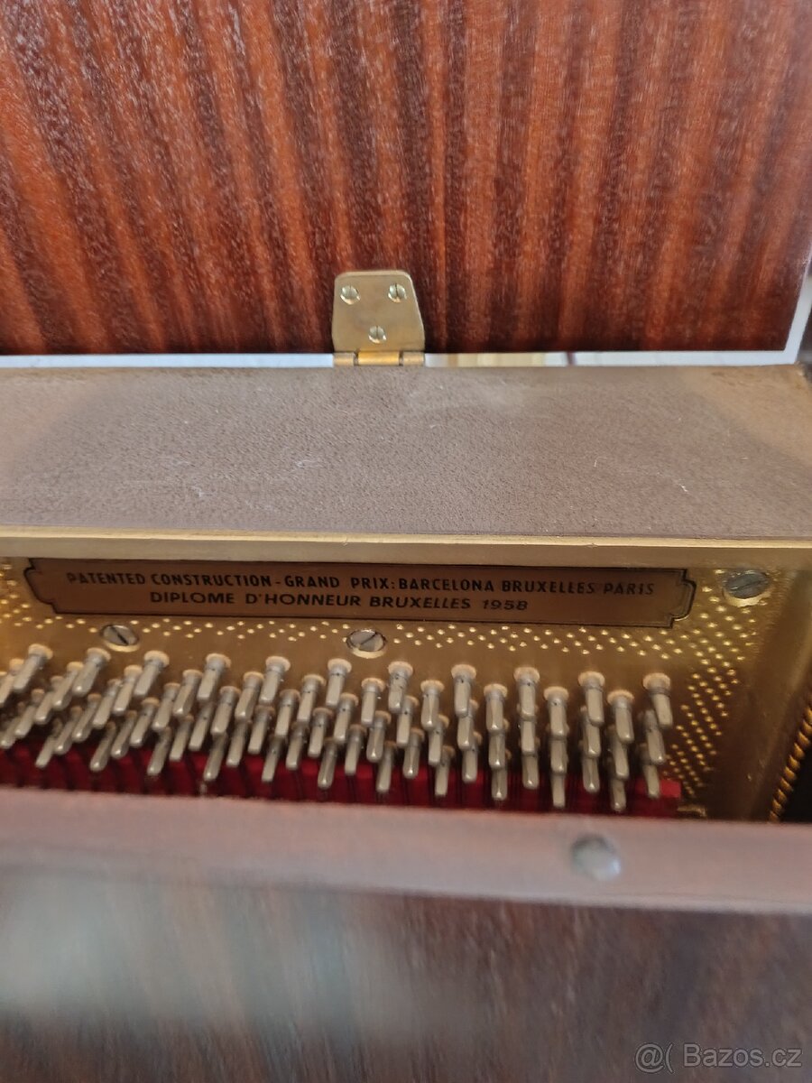 Luxusní pianino PETROF (r.v. 1990) - 3