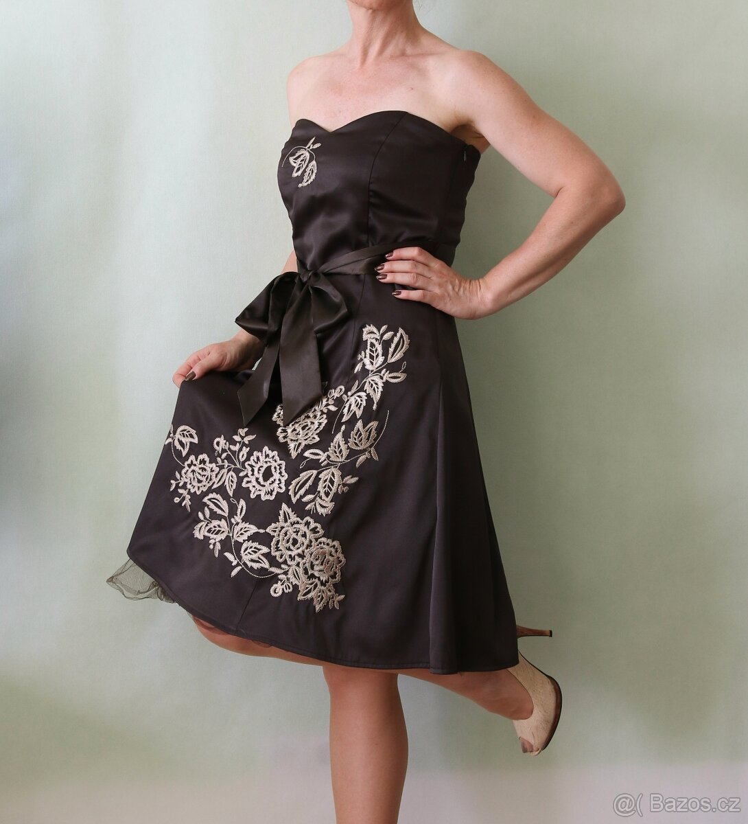Hnědé korzetové šaty s výšivkou Vero Moda vel.S - 3