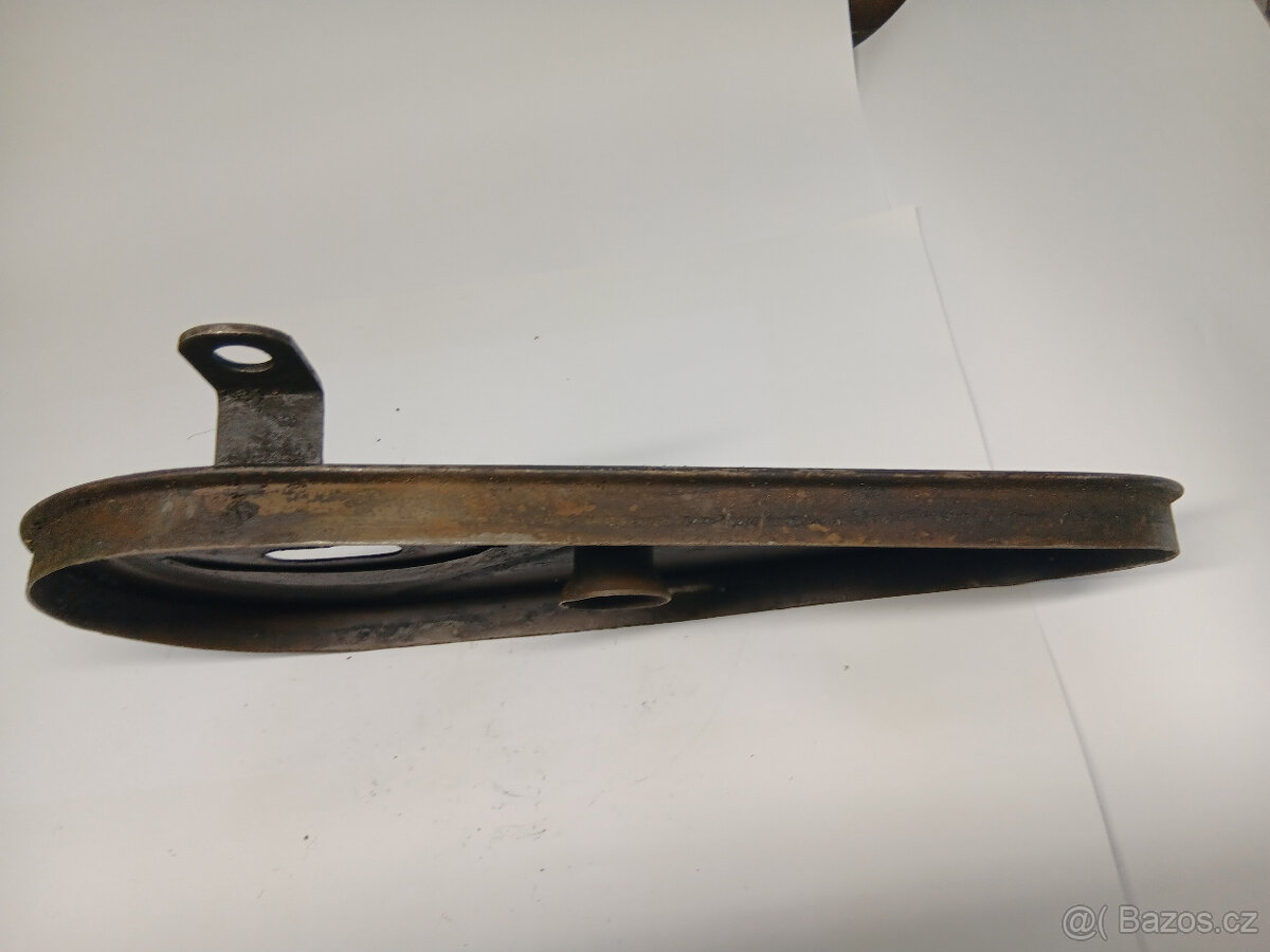 Kryt primárního převodu Royal Enfield. - 3