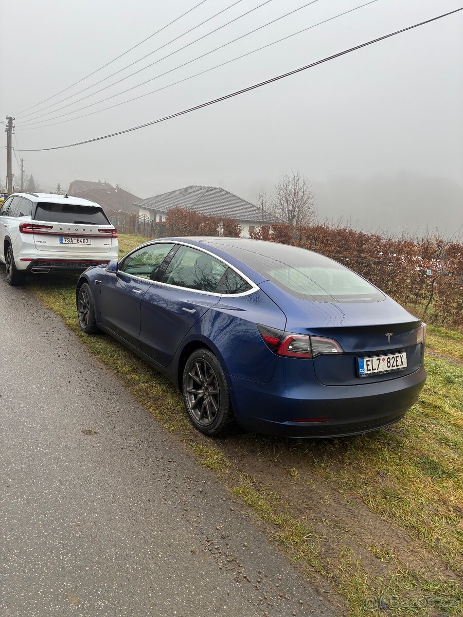 Tesla Model 3 - 3