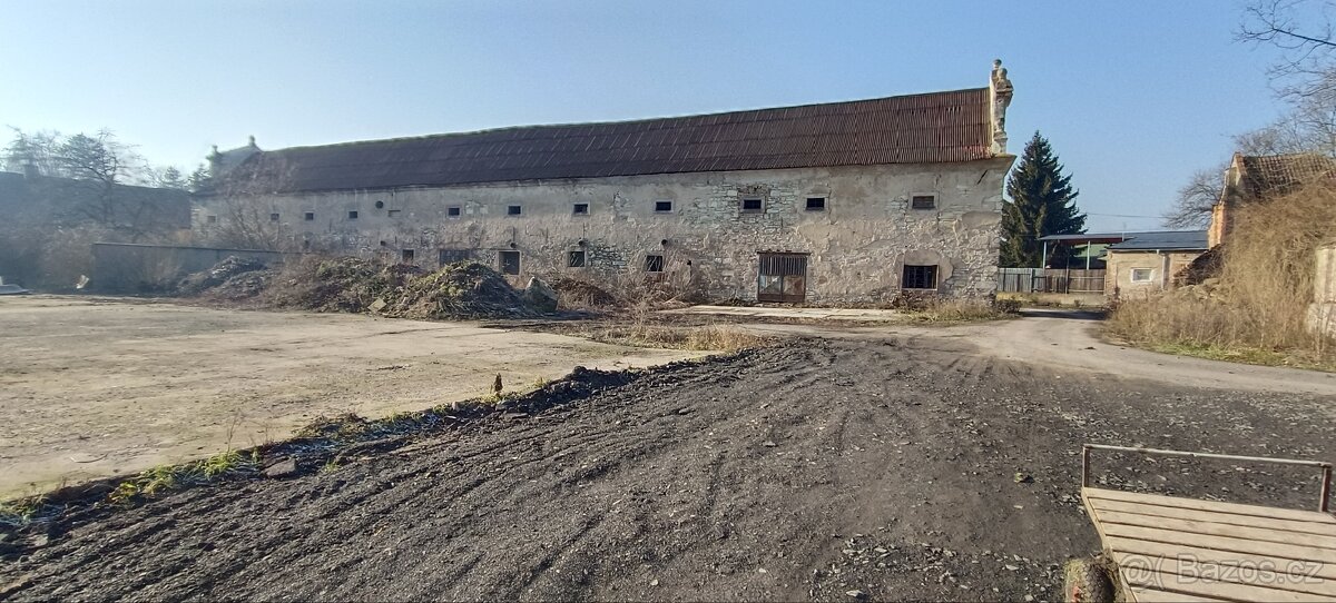 Pronájem betonové venkovní plochy cca 500 m2 - 3