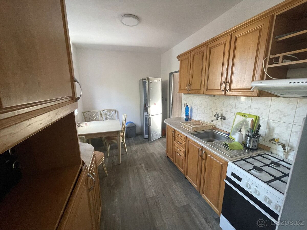 Byt 3+1, Ledečská HB - dělníci, firmy - 3