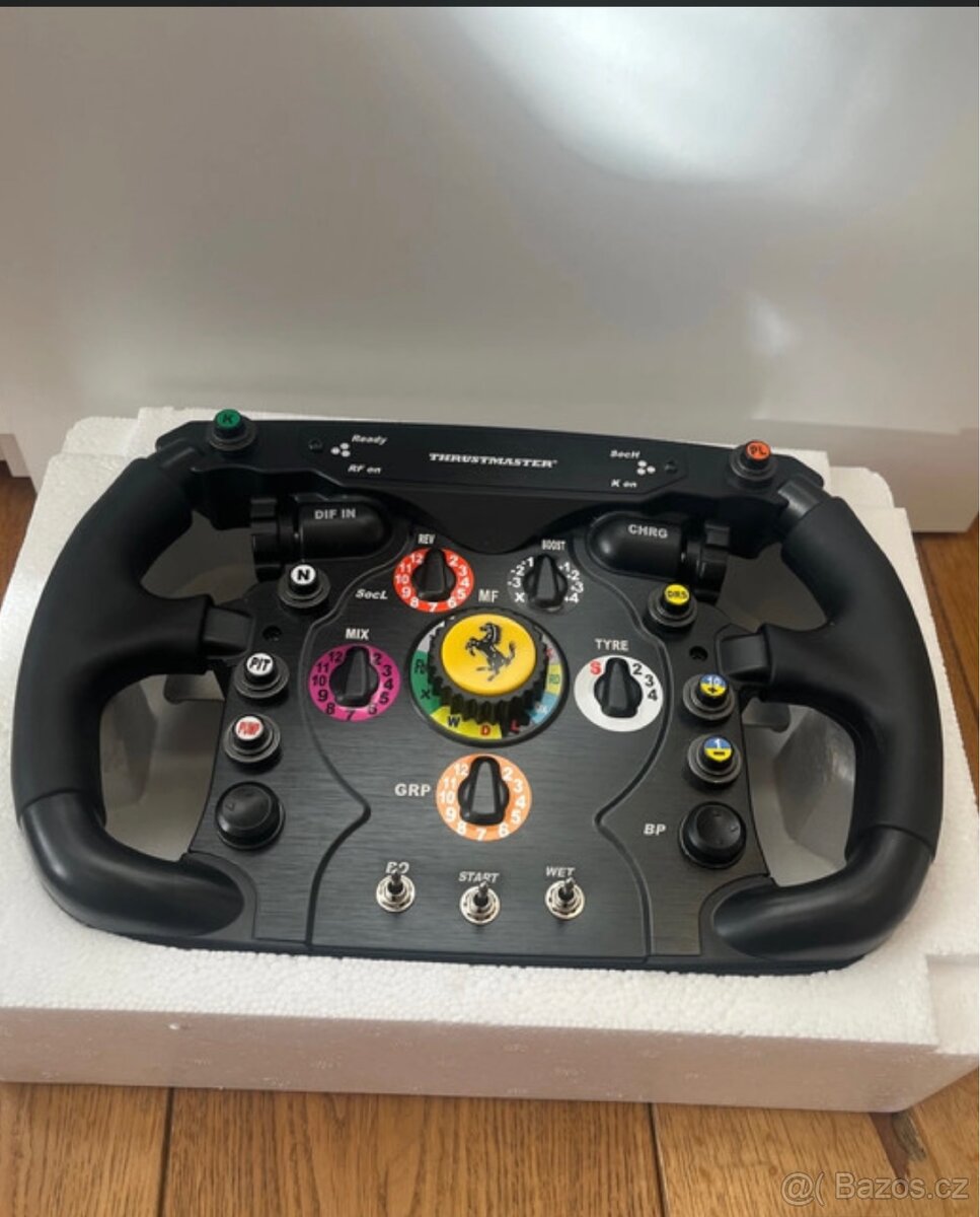 Oficiální Ferrari F1 add-on Thrustmaster volant - 3