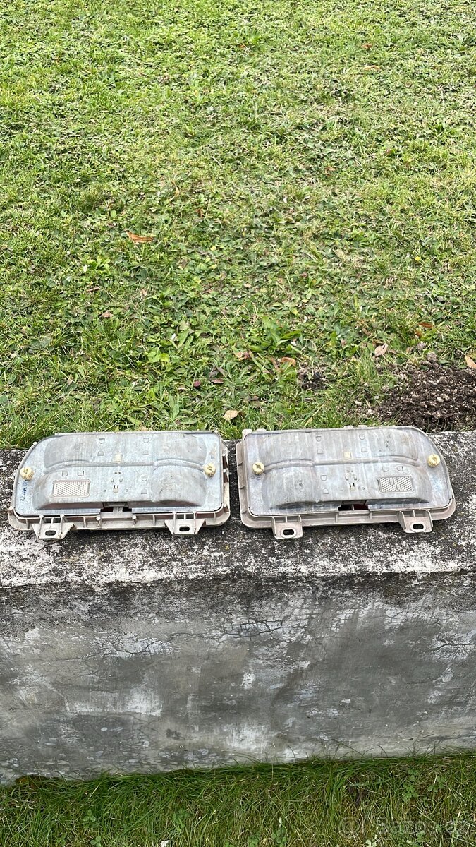 Zadní světla Hella Audi 80 - 3