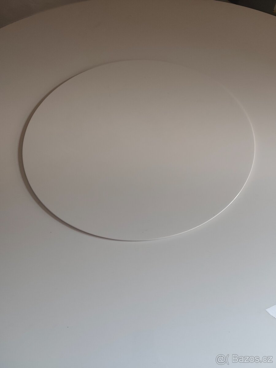 Prodám velký jídelní stul - 3