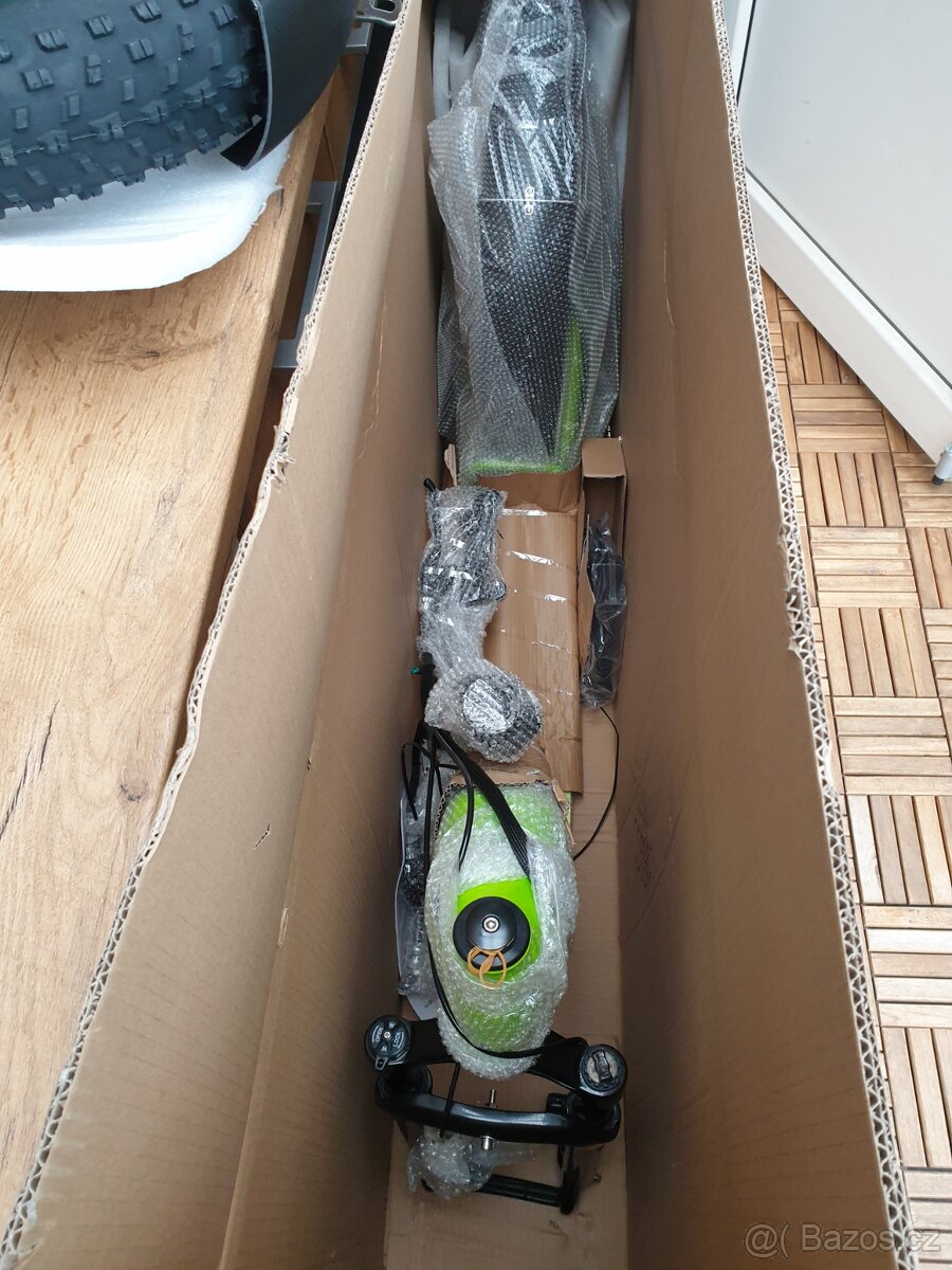 Prodám elektrokoloběžeku X-scooters XT08 48V Li - 3