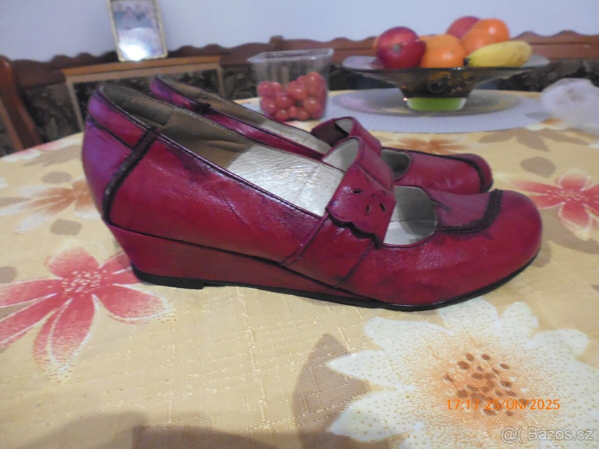 Dámské kožené lodičky Rieker vel. 37 vínové - 3