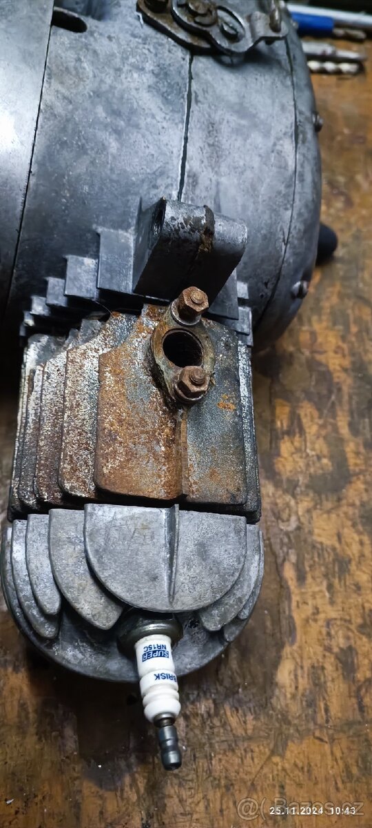 Prodám motor Jawa 555 - 3