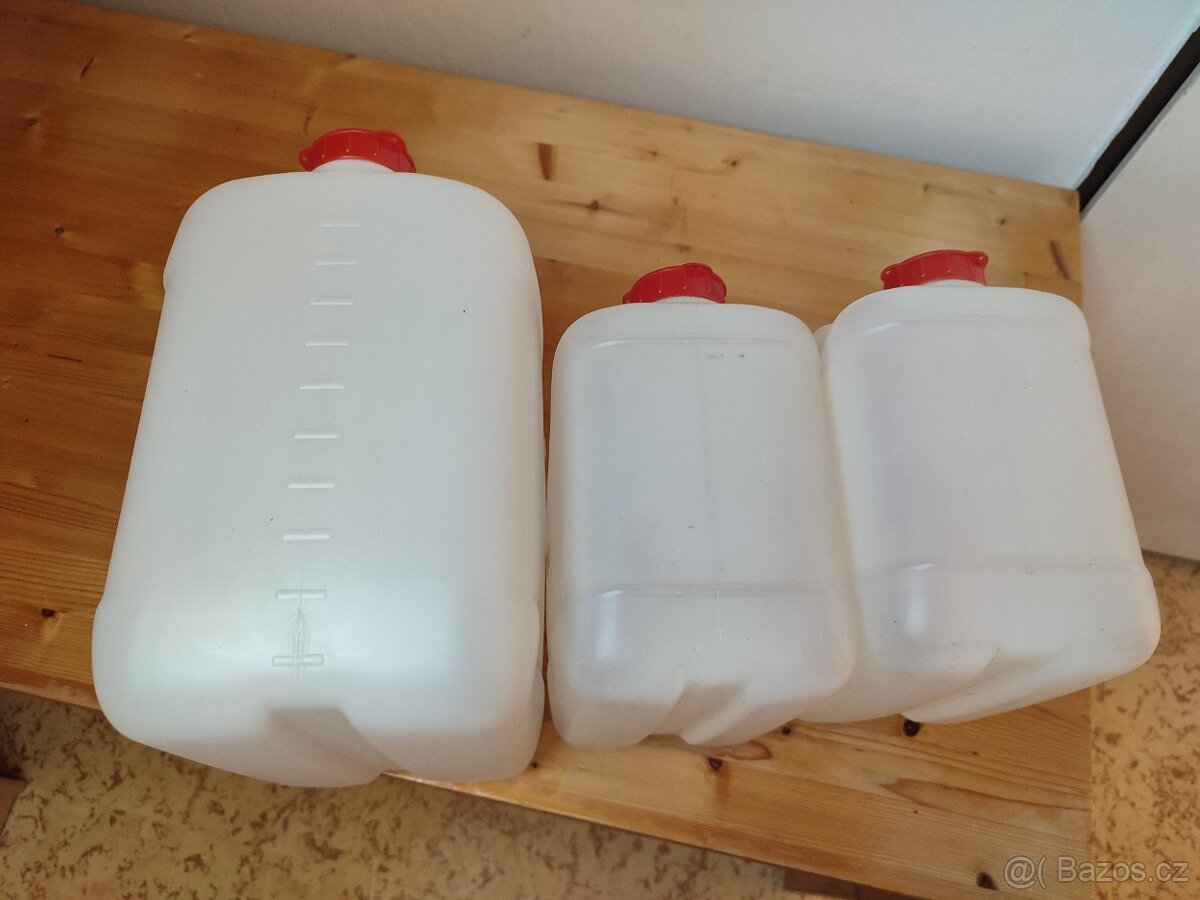 Plastové kanystry - 3