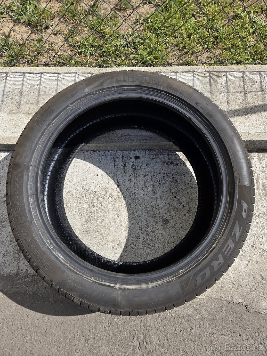 285/40 R21 109Y Pirelli P Zero A01 / DOT4325 / 6mm - 3