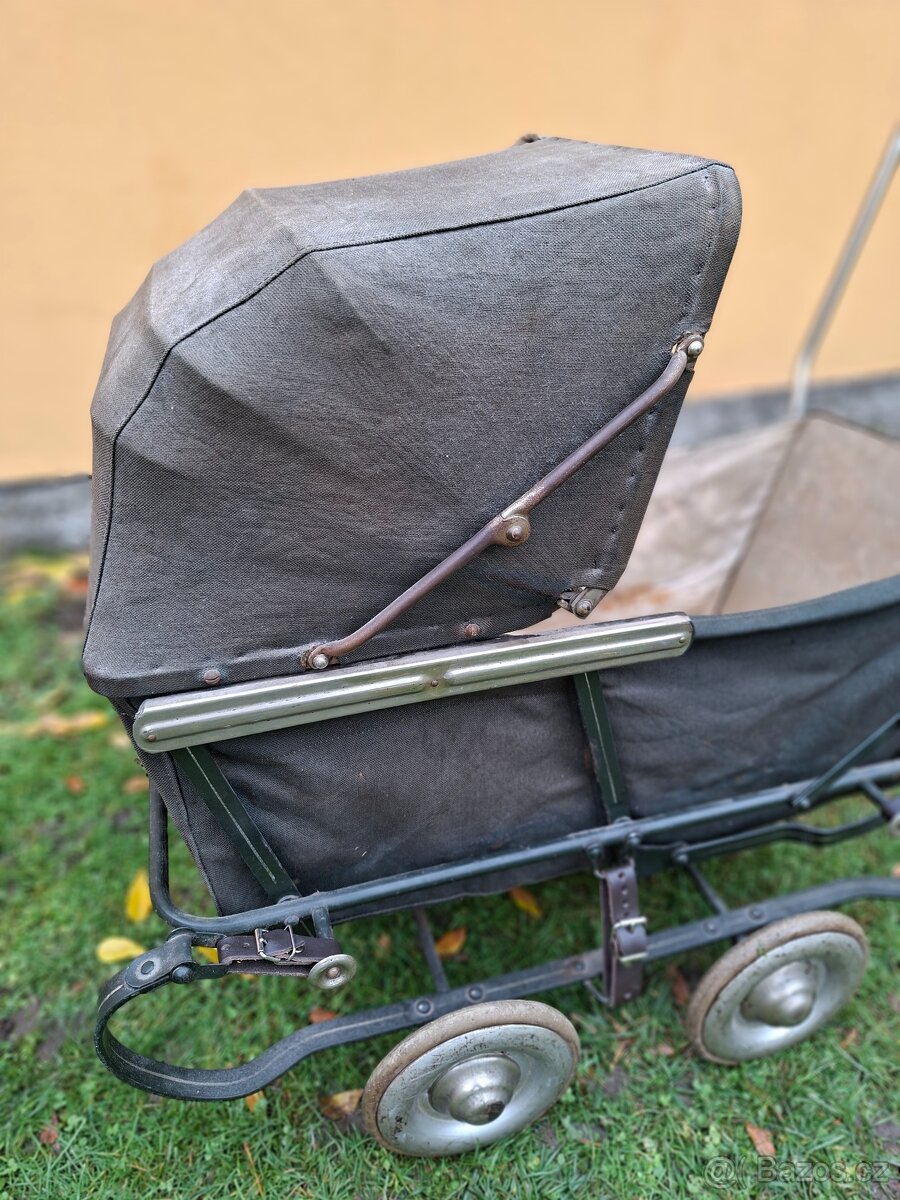 Starožitný kočárek pro panenky - skládací - 3