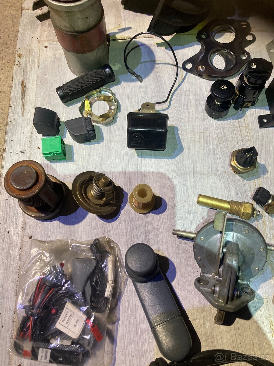 Sada různých dílu Favorit Felicia - 3