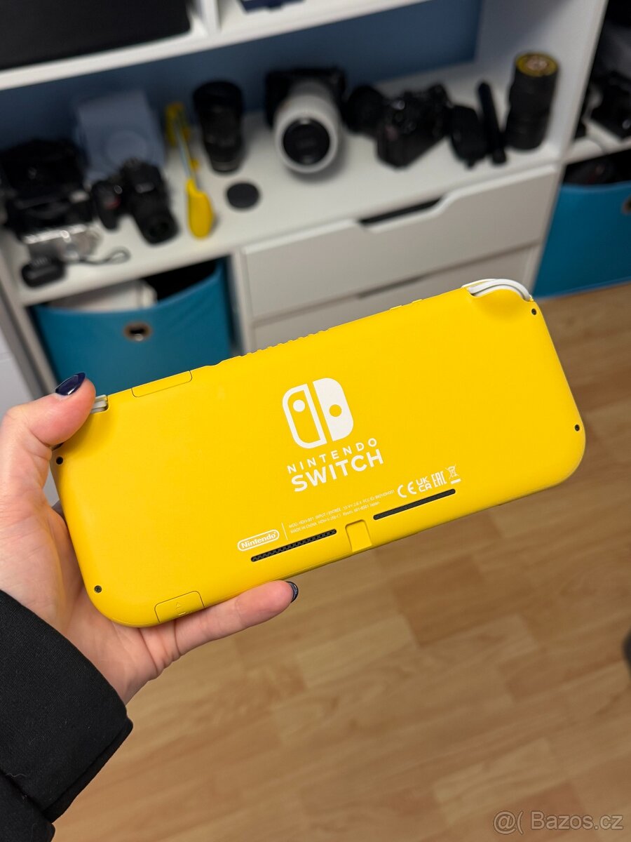 Nintendo Switch Lite s obalem - 3