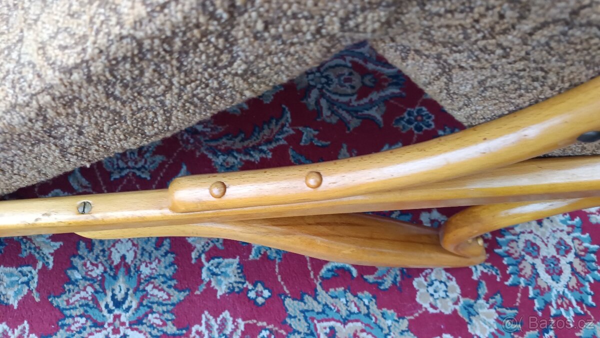 Houpací křeslo čalouněné, světlé dřevo,TON - 3