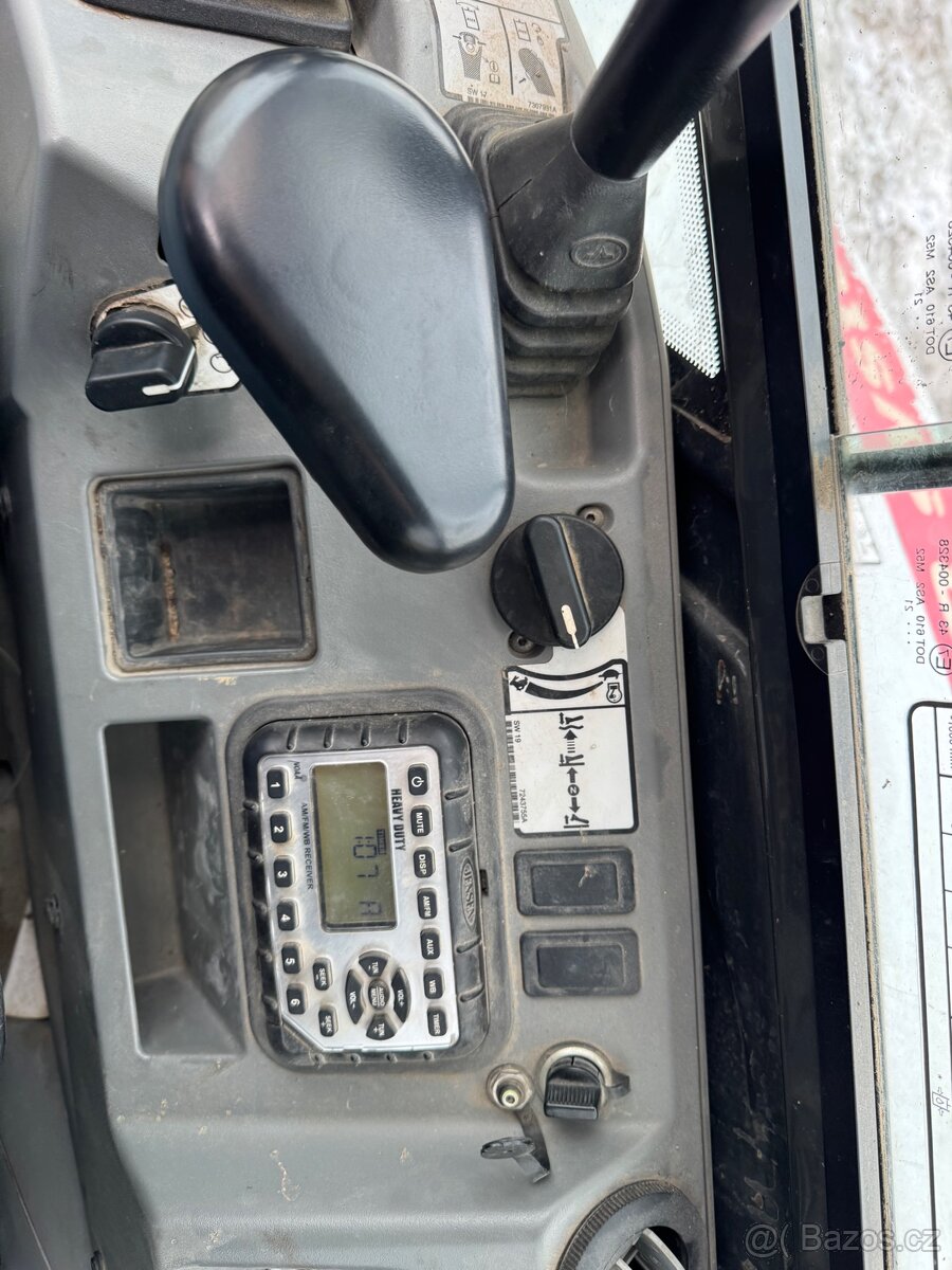 Bobcat E35 Bagr pásový - 3