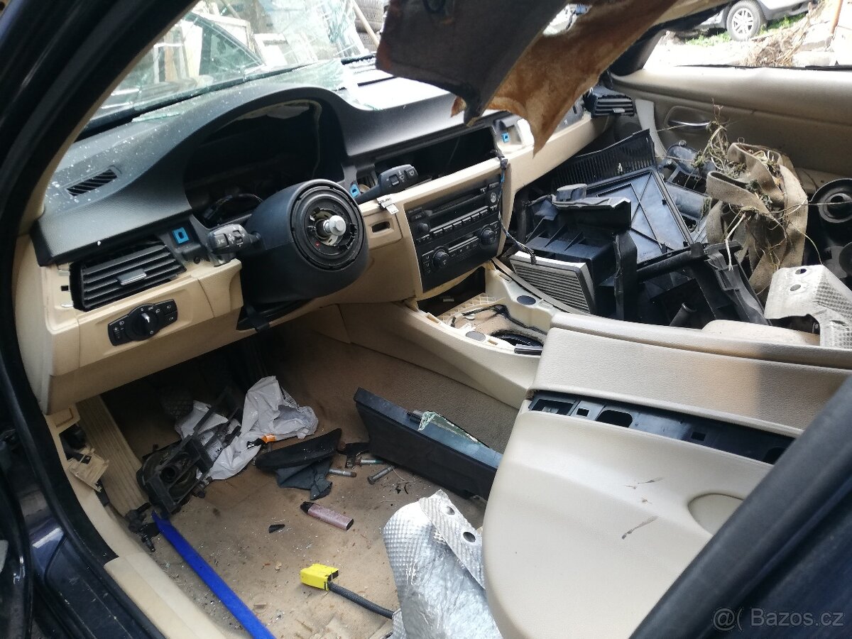 Díly BMW e90 320d monacoblau - 3