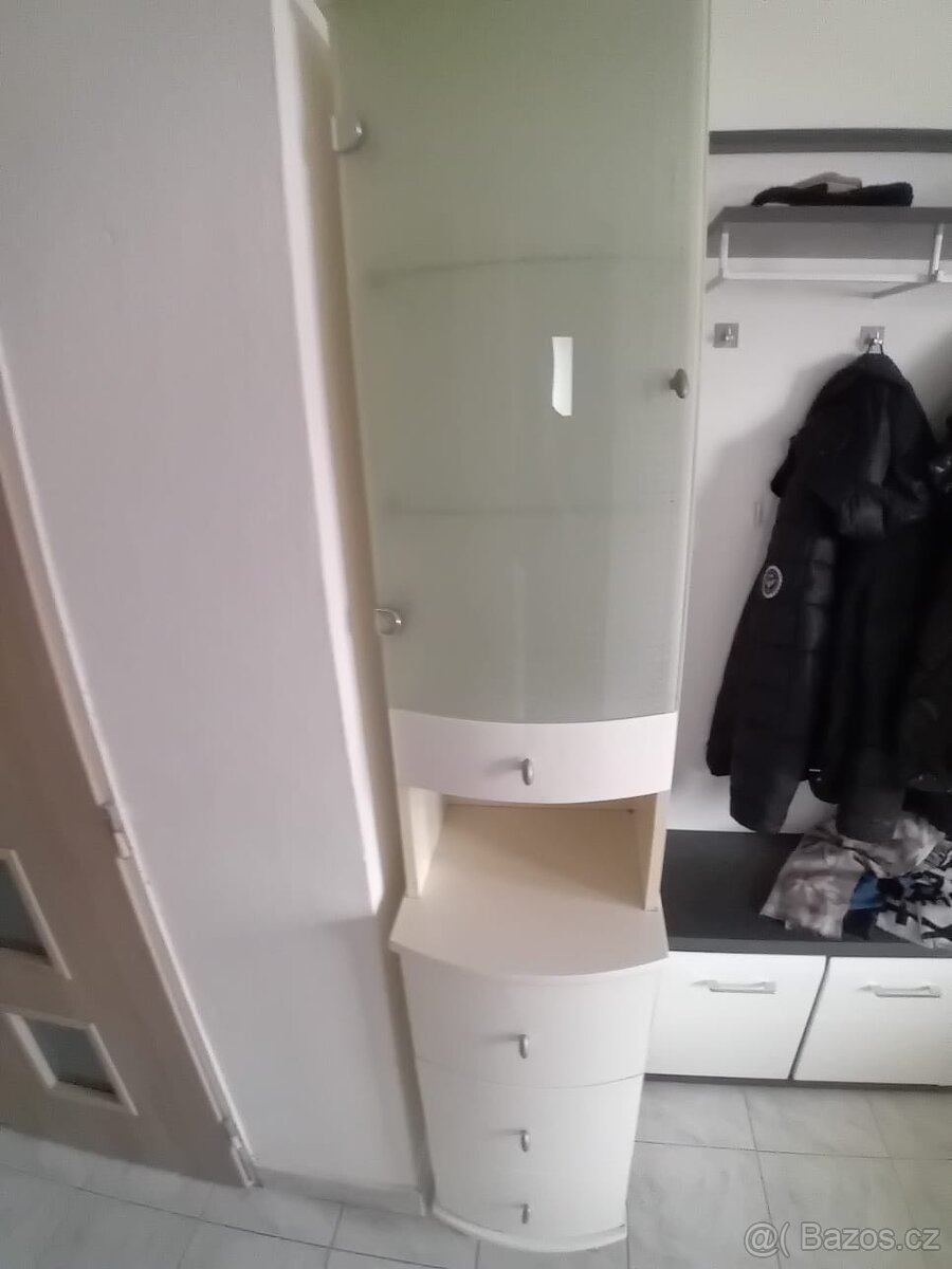 Koupelnová skříňka - 3