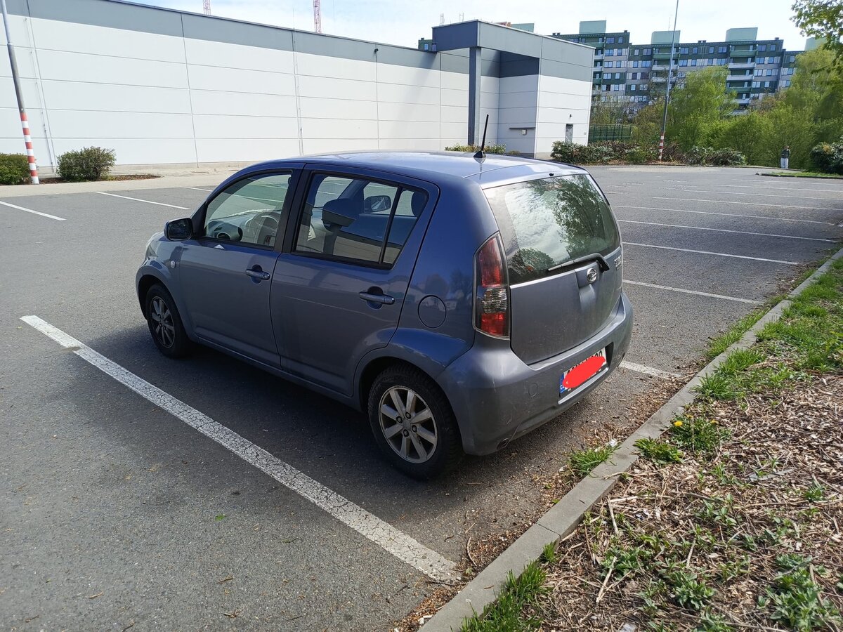 Daihatsu Sirion - 3