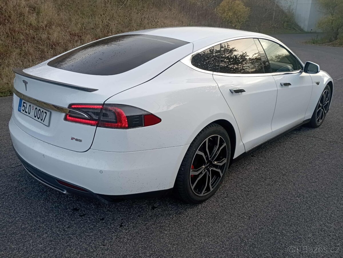 TESLA MODEL S P85 nabíjení zdarma free supercharger sch01 - 3