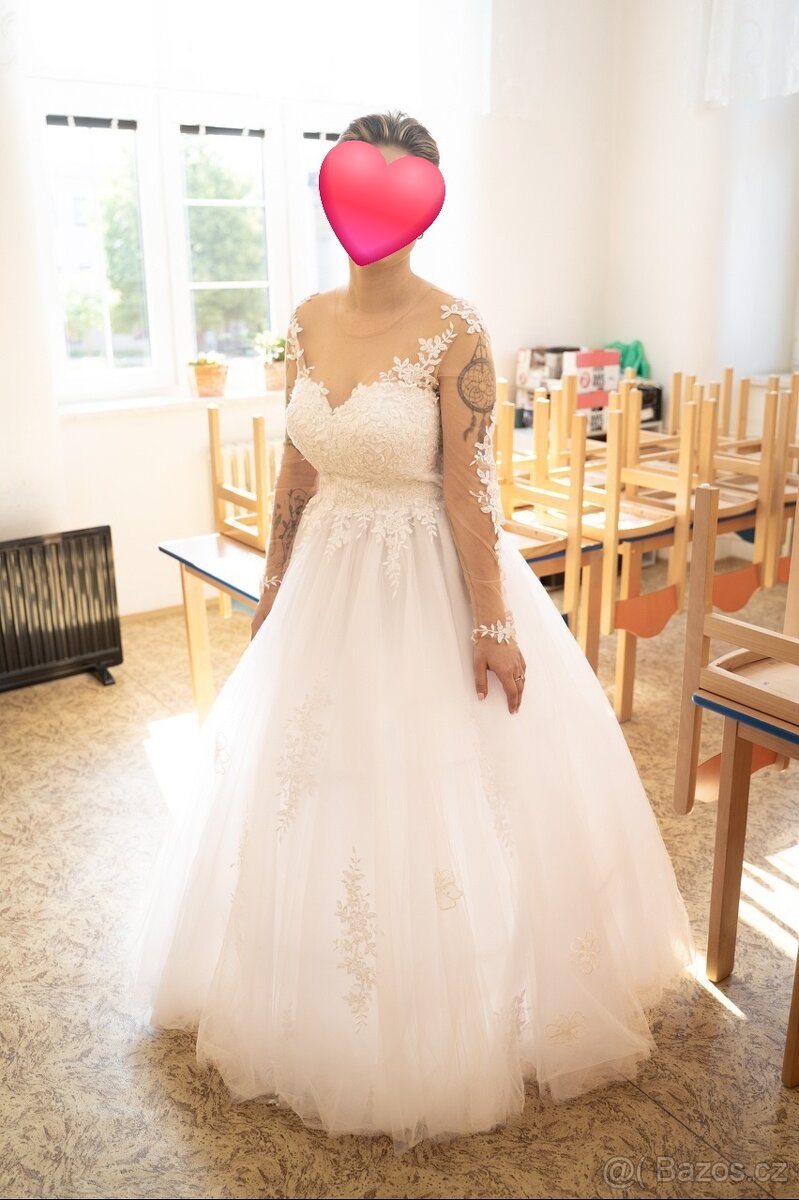 Svatební šaty s krajkou - 3