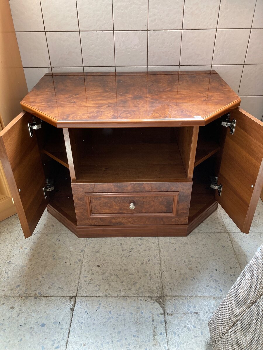 Skříňka pod TV - 3