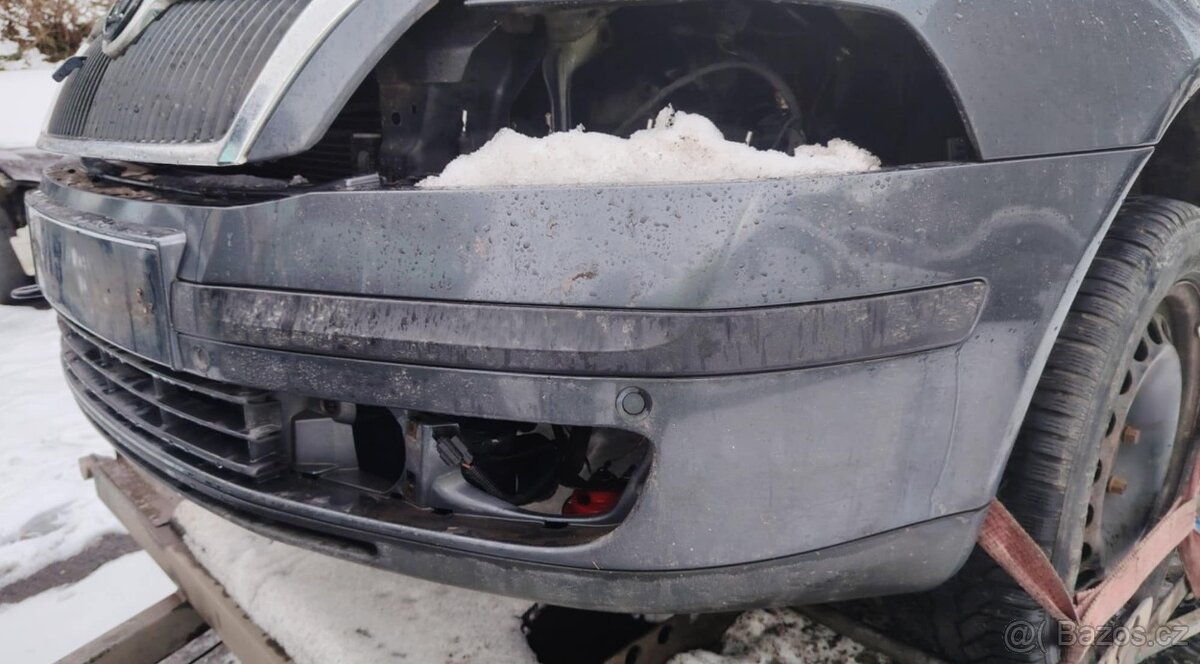 prodám přední nárazník na Škodu Octavii 2 před FL - 3