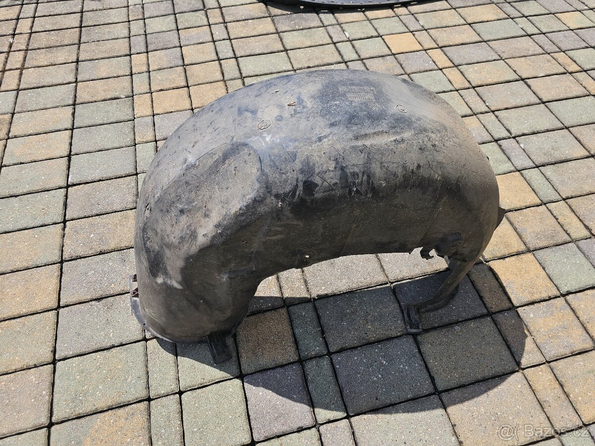 Zadní pravý podběh Bmw E39 touring - 3