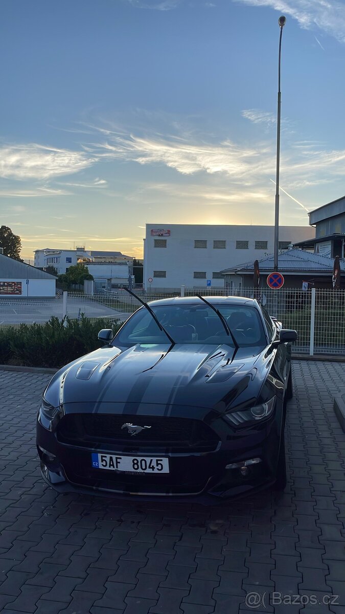 Mustang V8 5.0 Fastback - 3