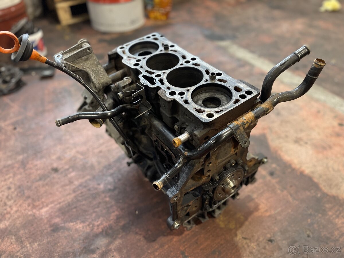 Blok - spodek - motoru 2.0 TDi kód motoru AZV - BKD - 3