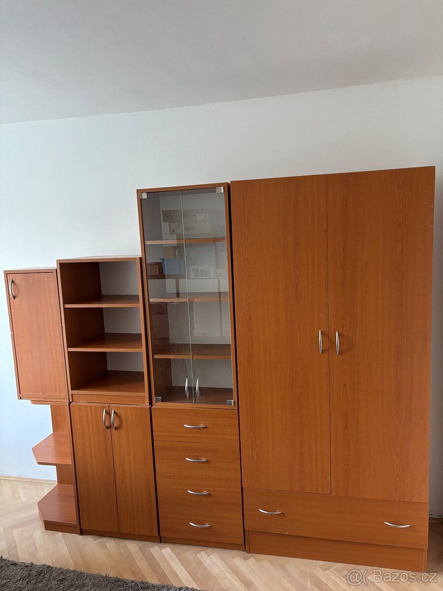Prodám sestavu skříní 7 kusů - 3