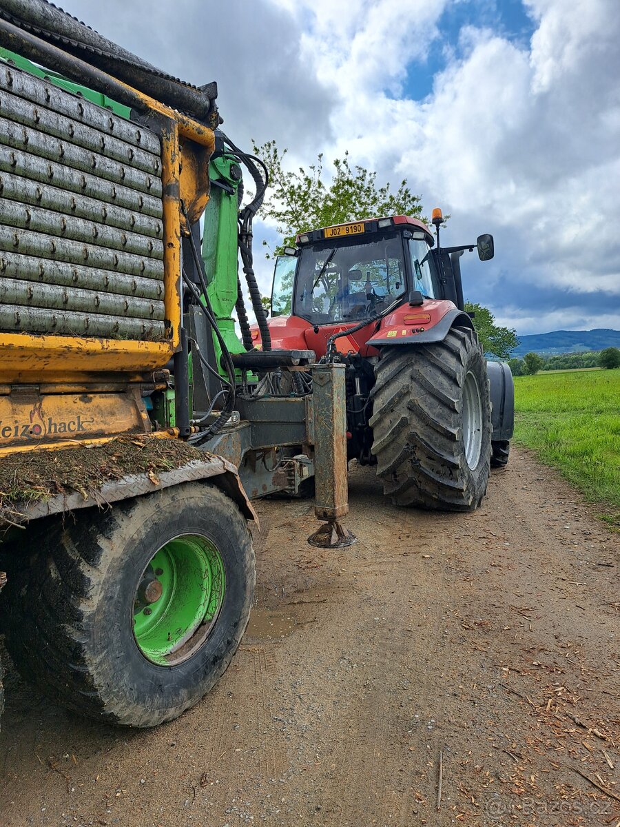 Traktor Case a štěpkovač - 3