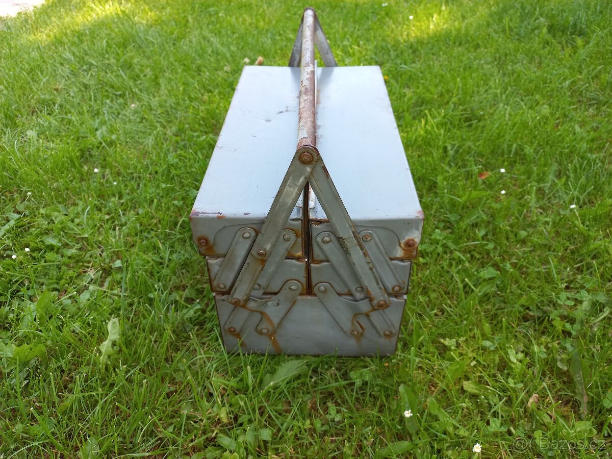 Prodám plechovou basu na nářadí - 3