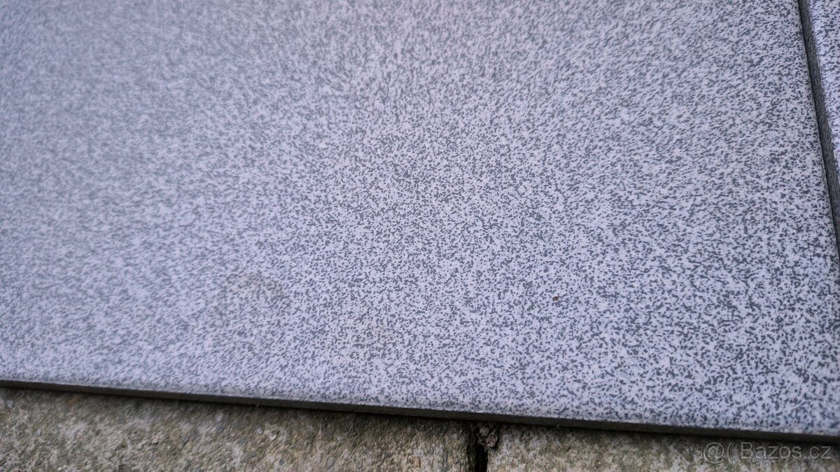 Dlažba šedá 30x30 cm, 38 ks, 3,42 m2 - 3