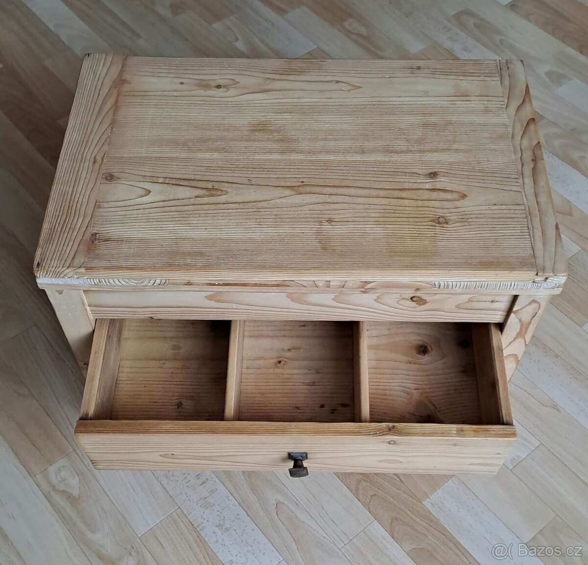stolek, skříňka dřevěná - 3