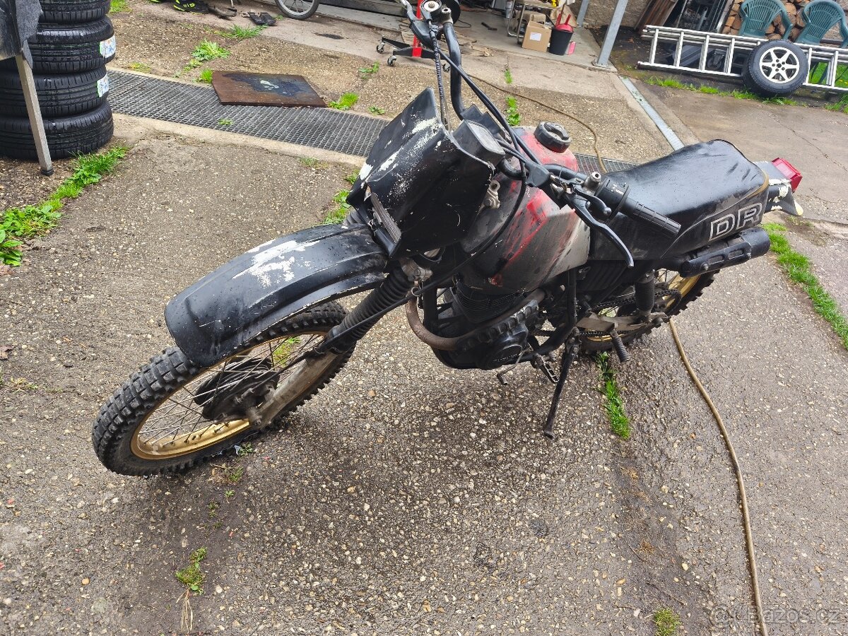 Suzuki DR 500
