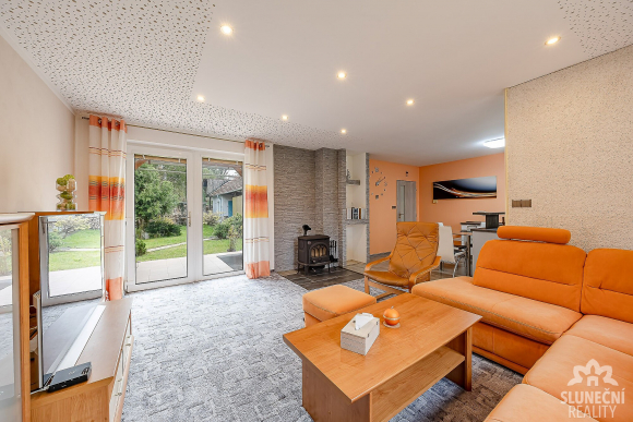 Prodej přízemního rodinného domu 2+1 s šatnou a pracovnou, V - 3