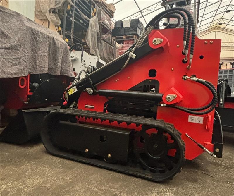 Kolový nakladač, smýkový mininakladač - 3