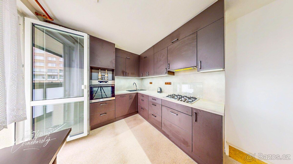 Pronájem krásného 3+1 s pracovnou/šatnou a čtyřmi lodžiemi - 3