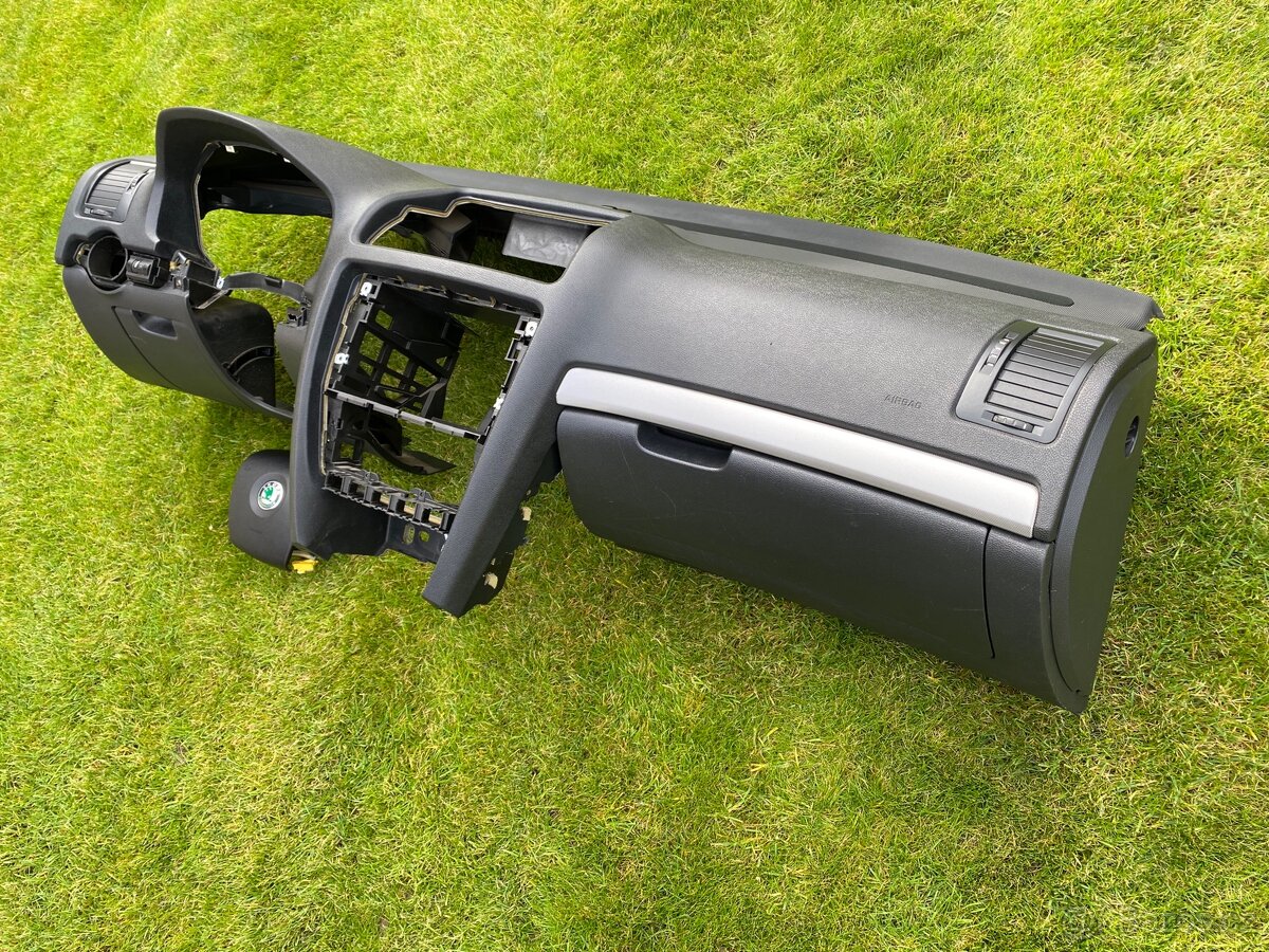 Octavia 2 Palubní deska - 3