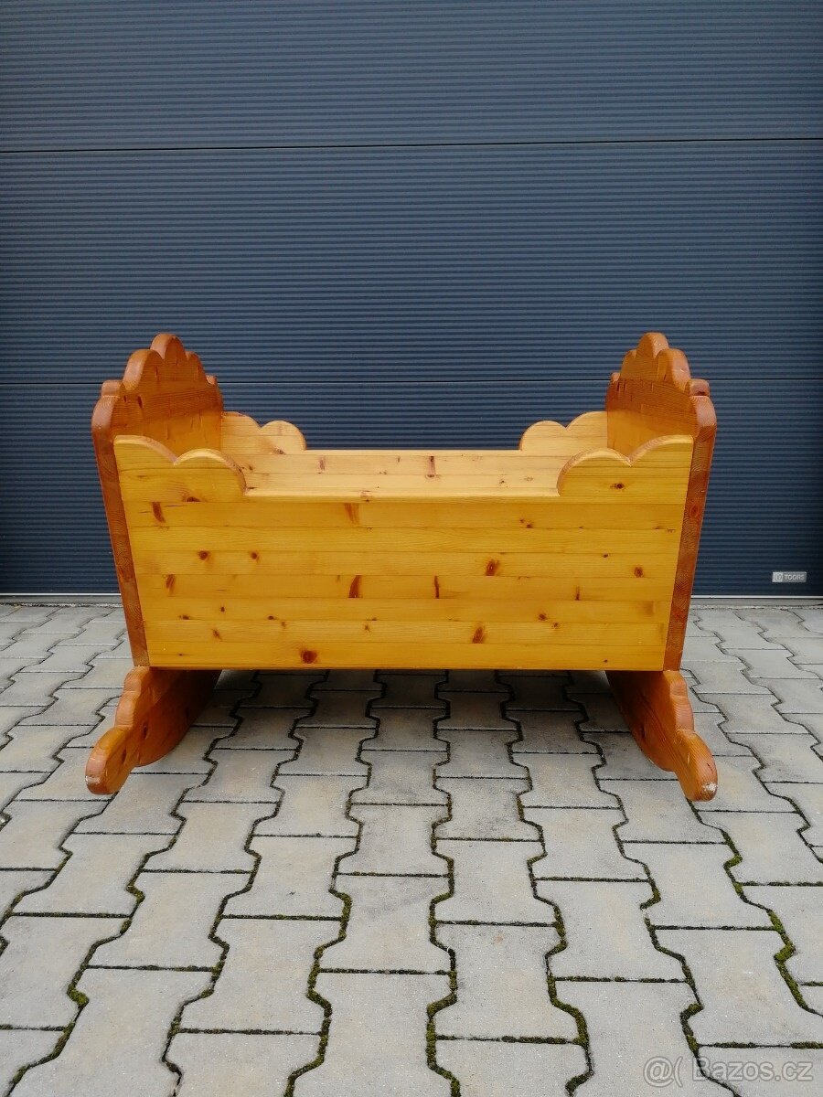 Dřevěná dětská kolébka - 3