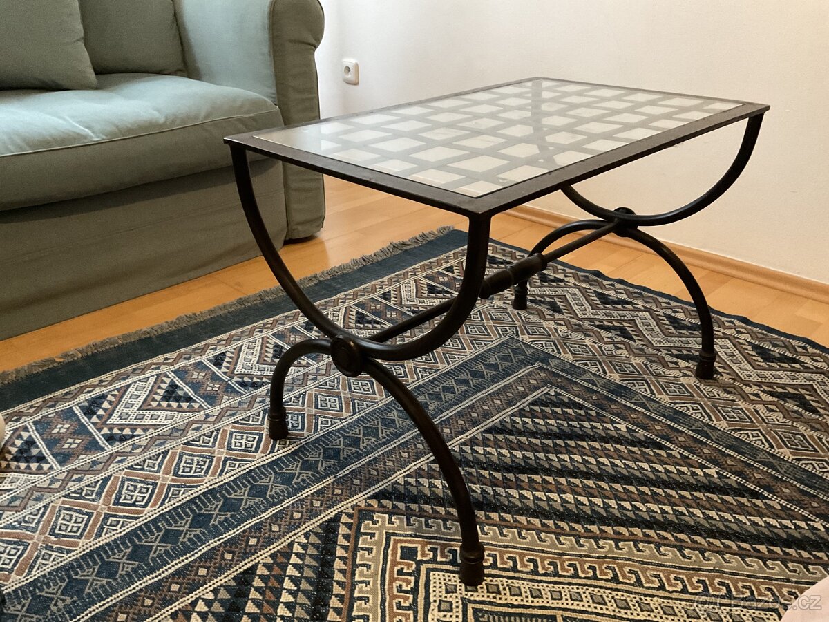 Konferenční stolek masívní - 3