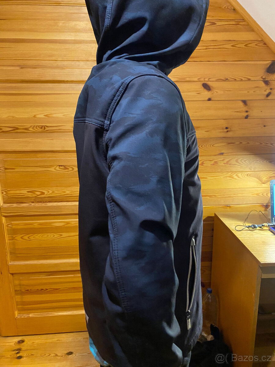ZNAČKOVÁ SPORTOVNÍ SOFTSHELLOVA BUNDA - 3