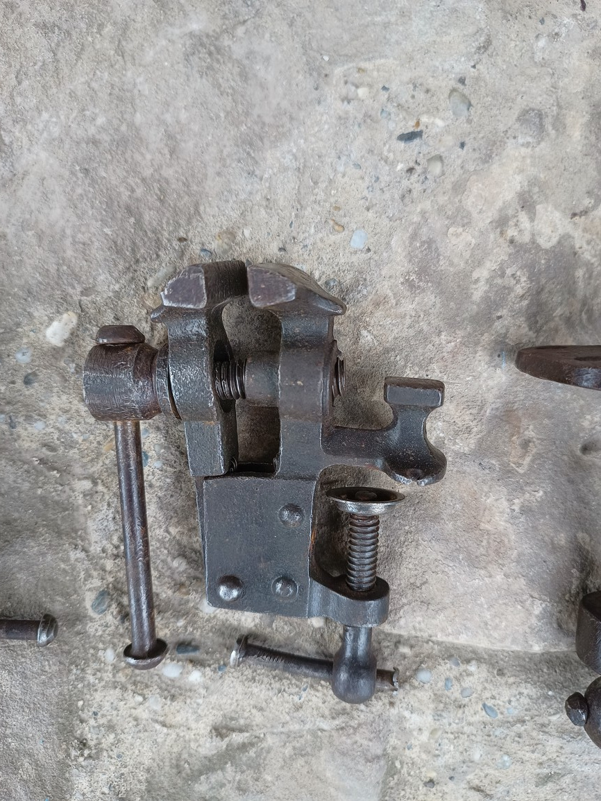 sverák,kovársky,kovárske,staré naradi, sekera hoblík - 3